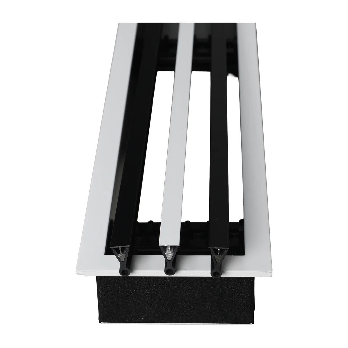4-slot removable core linear slot diffuser, end section detail